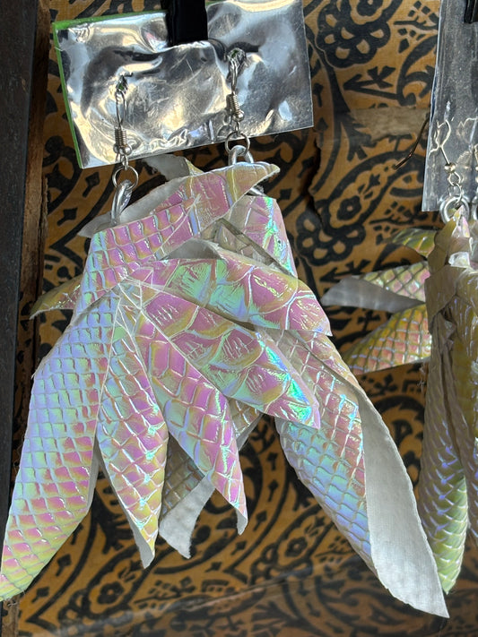 Tica Earrings - white holographic