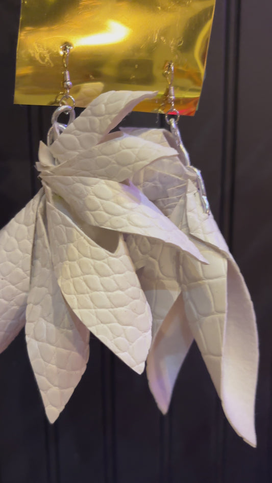 Tica Earrings - white matte